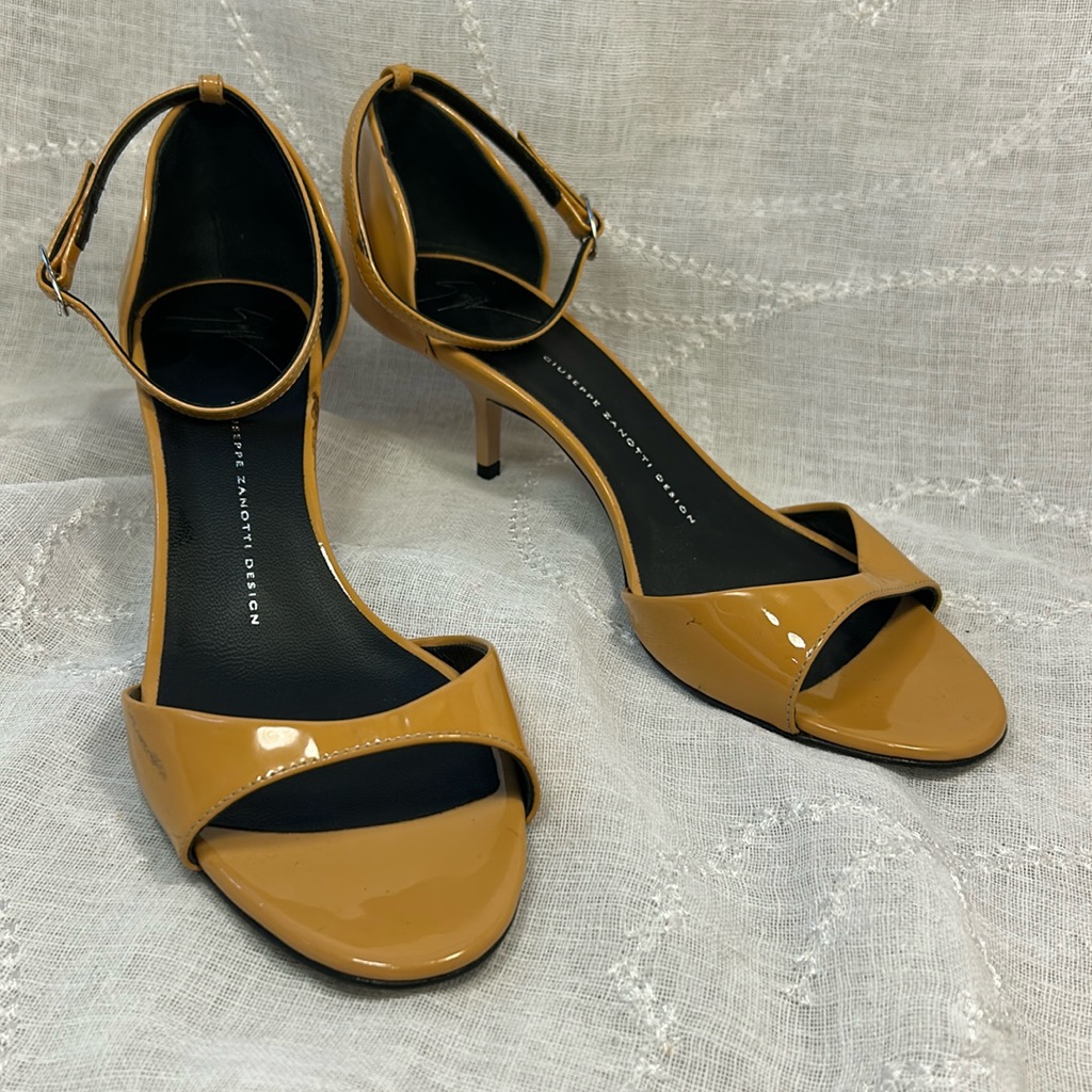 Giuseppe Zanotti Almost New Leather Made In Italy Kitty Heel
